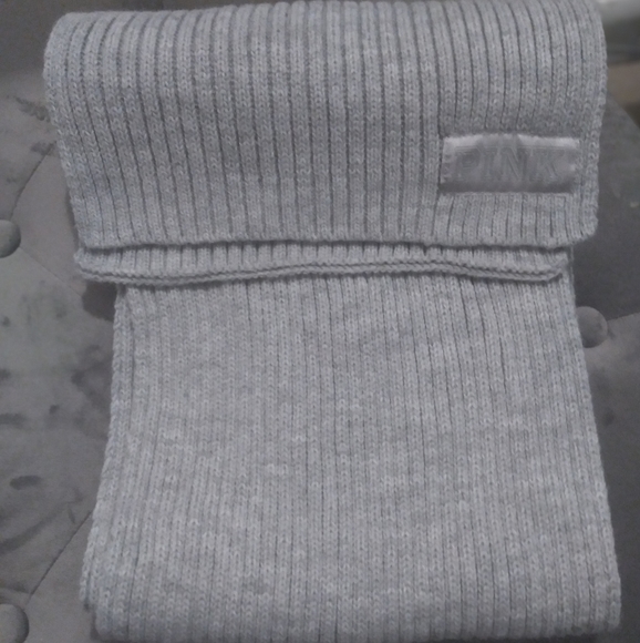 💥💥NWOT VS PINK SCARF - Picture 2 of 5